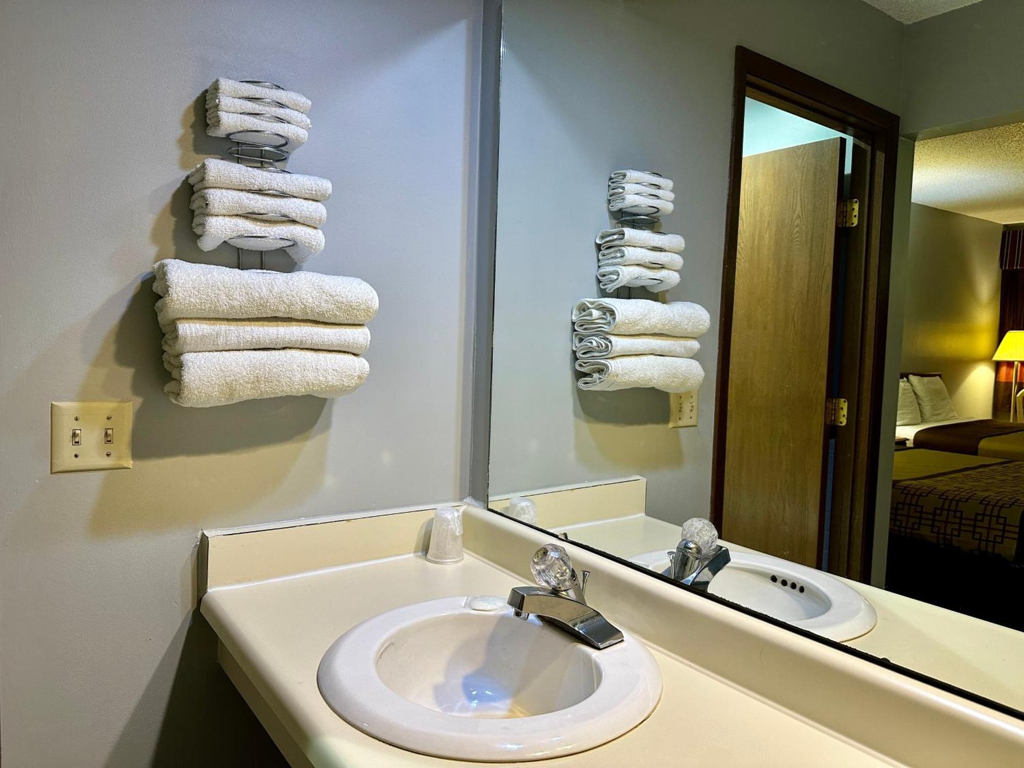 Thunderbird Motor Inn Baraboo Ngoại thất bức ảnh