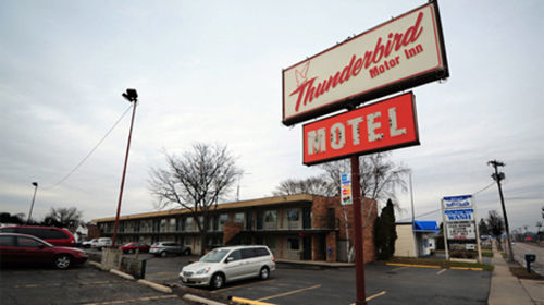Thunderbird Motor Inn Baraboo Ngoại thất bức ảnh